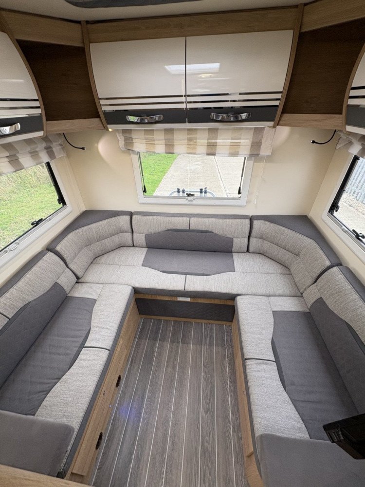 Roller Team AR746 rear lounge